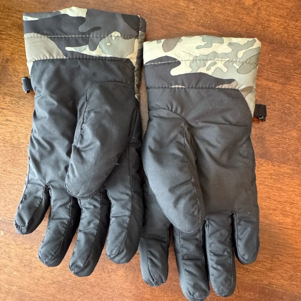 The North Face Black and Green Camouflage Gloves- kids size M - Picture 2 of 3